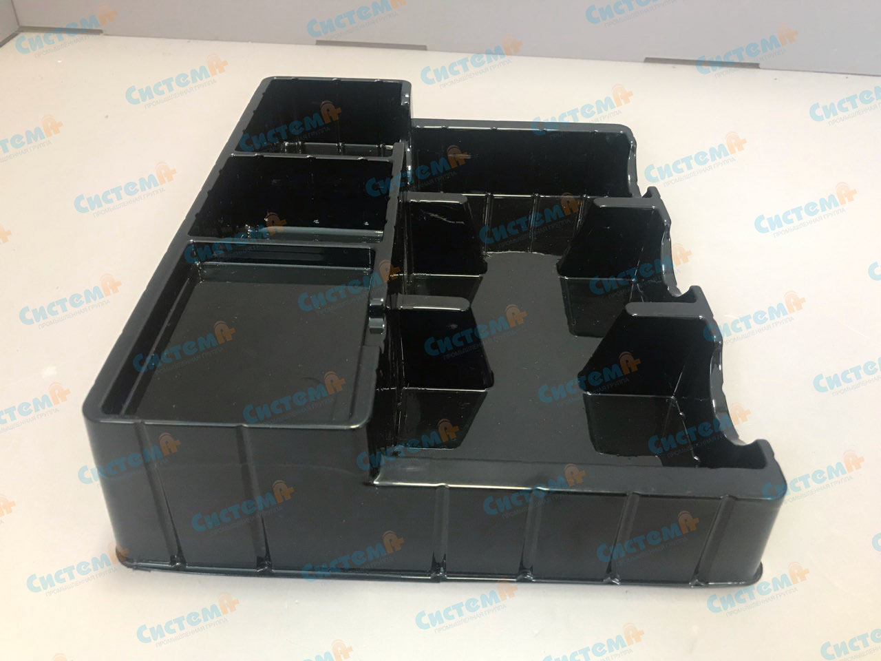 Упаковали настольные игры в пластик